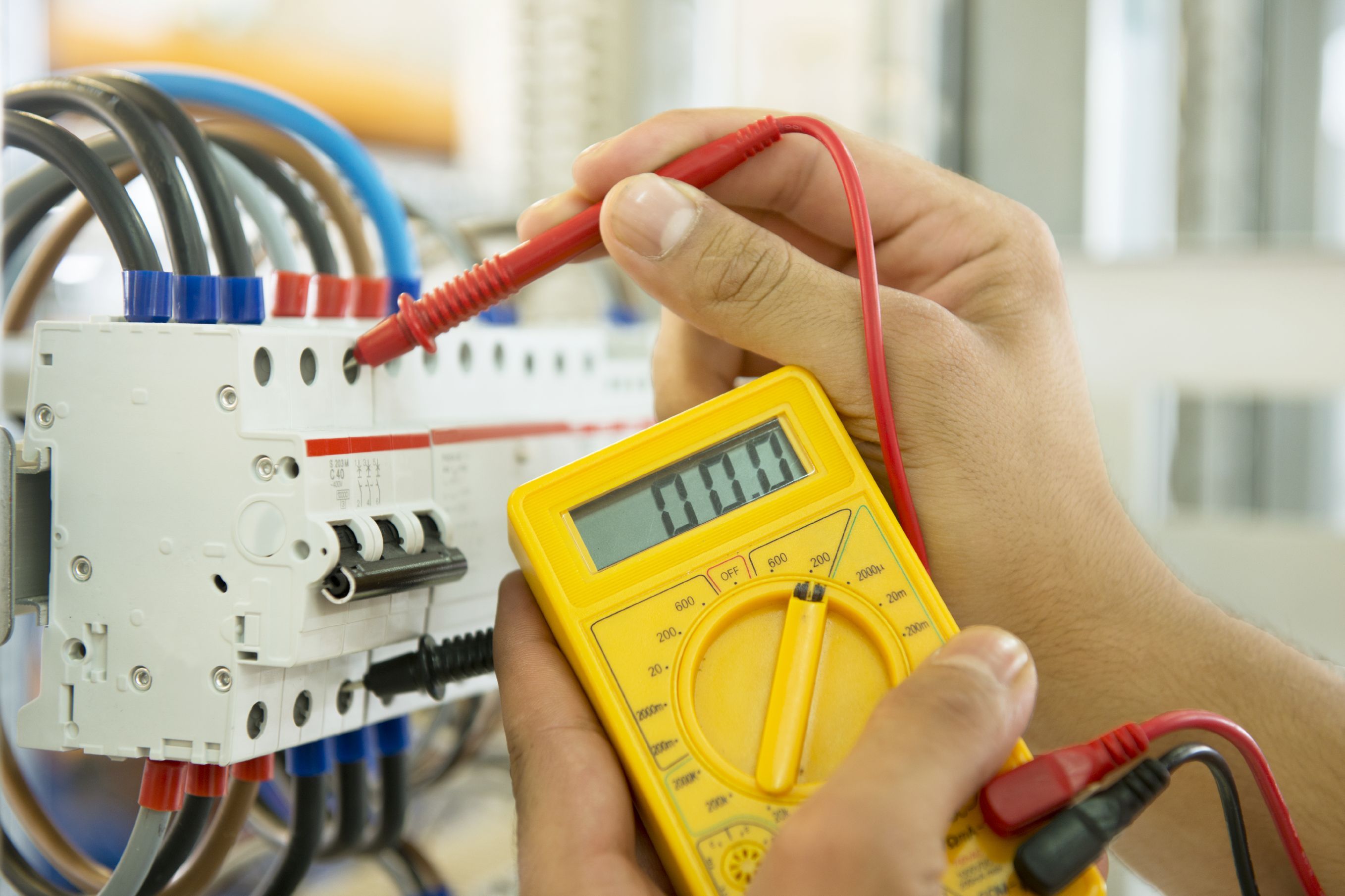 Sigorta Attı Elektrikçi
